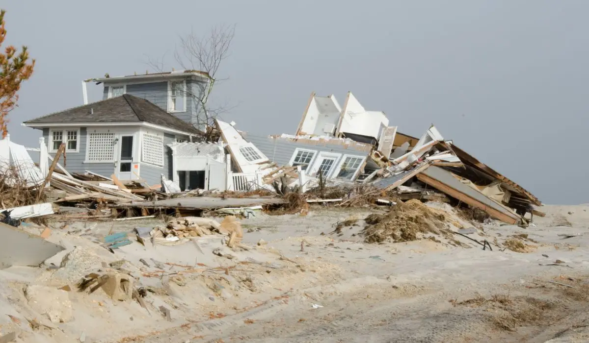 a strong hurricane damaged a residence near the bay